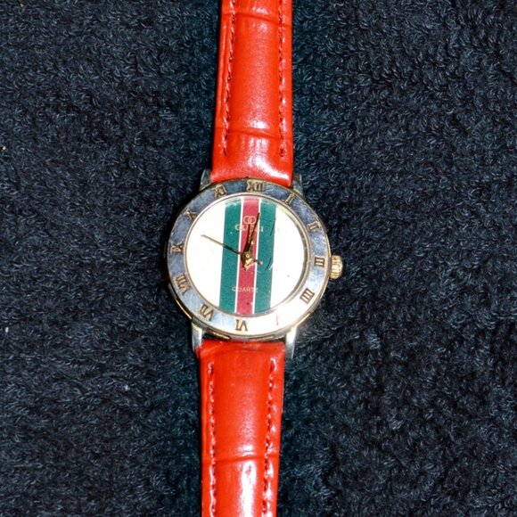 GUCCI  TRICOLOR  AUTHENTIC VINTAGE  SERVICED  NEW BAND / NEW BATTERY - Picture 1 of 5